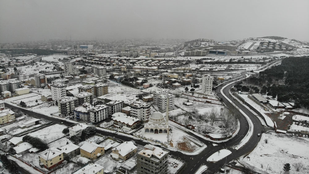 Beyaz örtü her yeri sardı