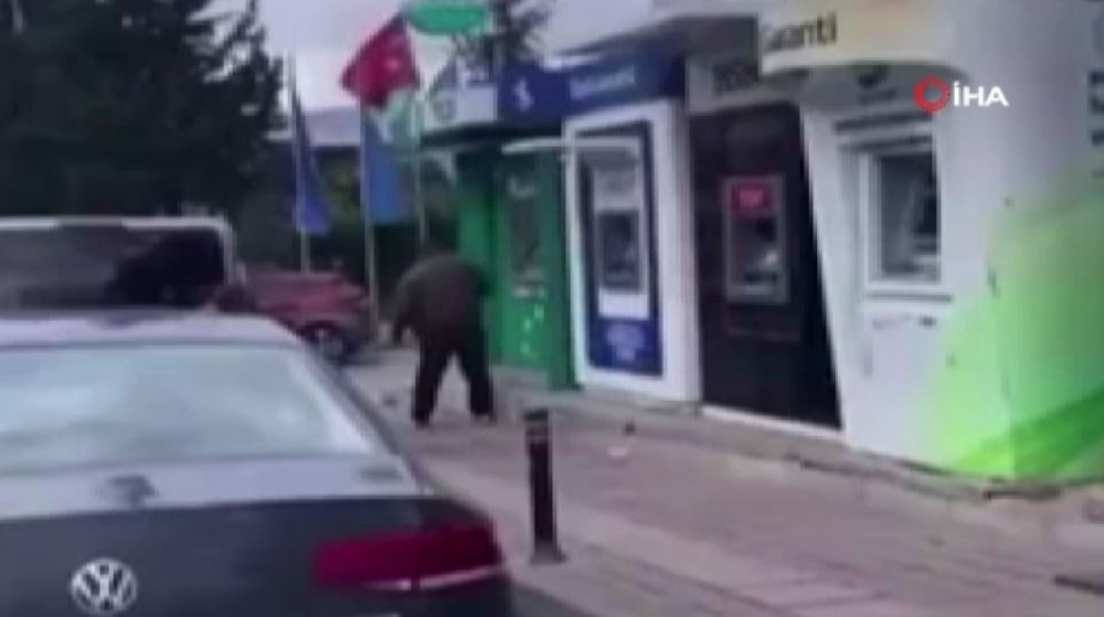 Beykoz’da ATM’lere saldırdı, çekiç ile tek tek kırdı
