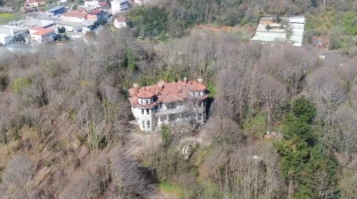 Beykoz’da birçok sinema filmine ev sahipliği yapan gizemli köşk havadan görüntülendi