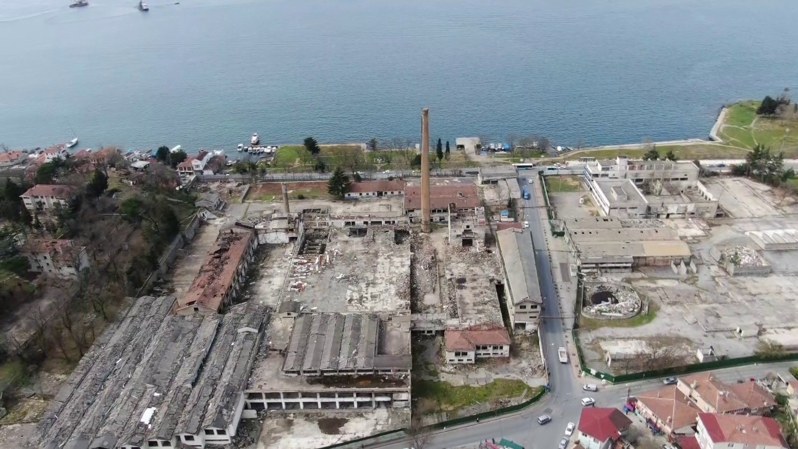 Beykoz’un sembolik değerlerinden Paşabahçe cam fabrikasının son hali havadan görüntülendi