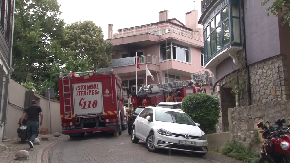 Beylerbeyi’nde sağlık merkezine yanıcı maddeli saldırı