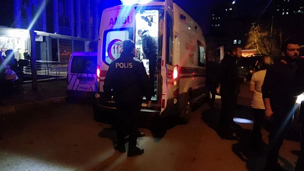 Beylikdüzü’nde sokak ortasında genç adama kurşun yağmuru