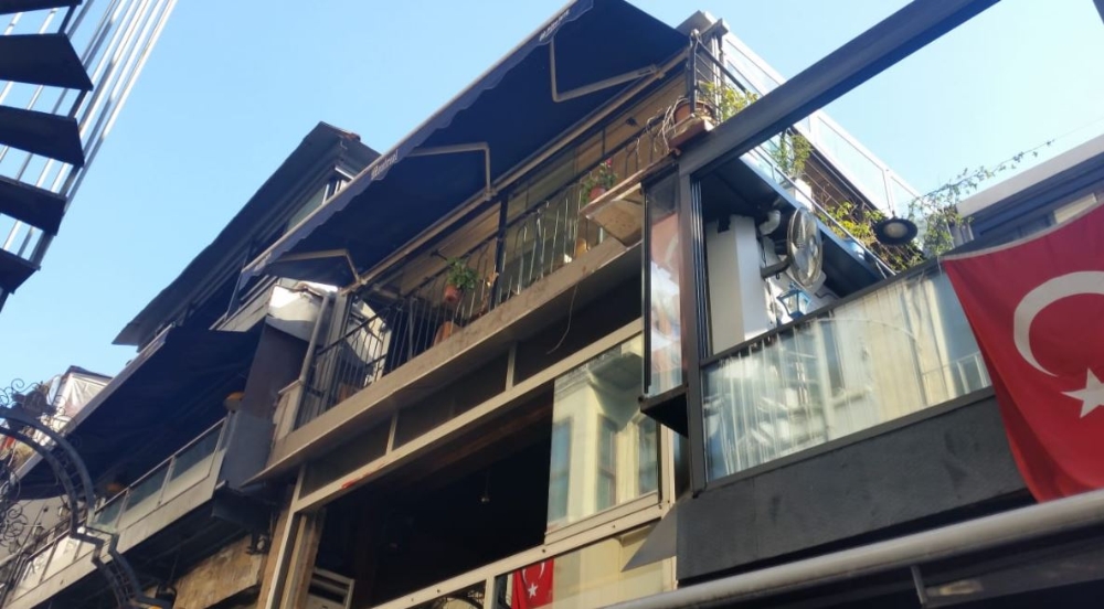 Beyoğlu Balık Pazarı’nda yangın paniği