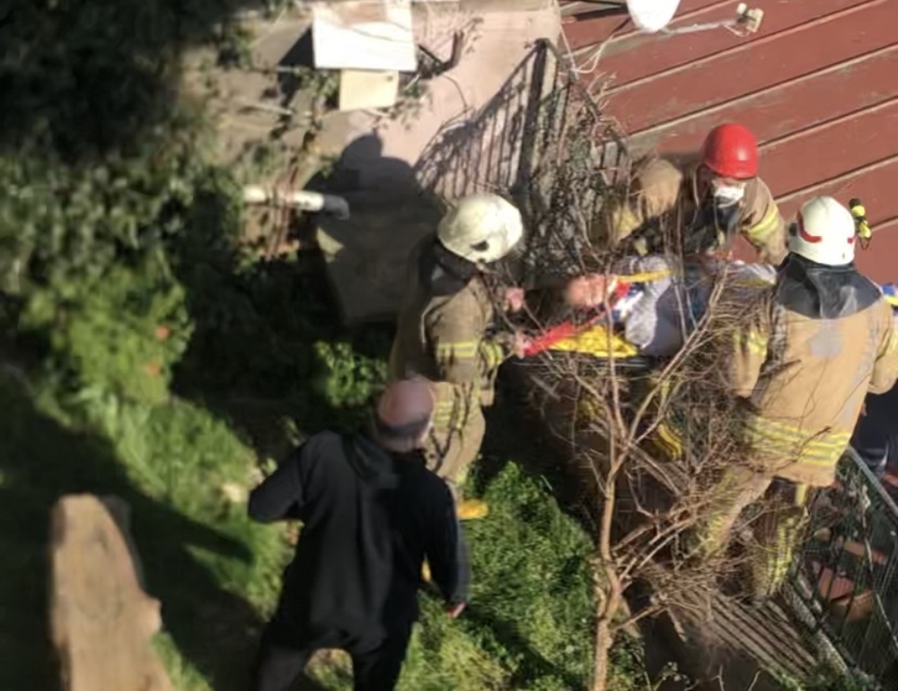 Beyoğlu’nda balkondan düşen kadını çanak anten kurtardı