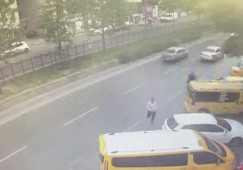 Beyoğlu’nda durdurdukları kişiye tokat atan 2 bekçi açığa alındı