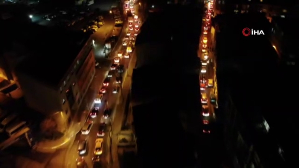 Beyoğlu’nda insanlar sokağa akın etti