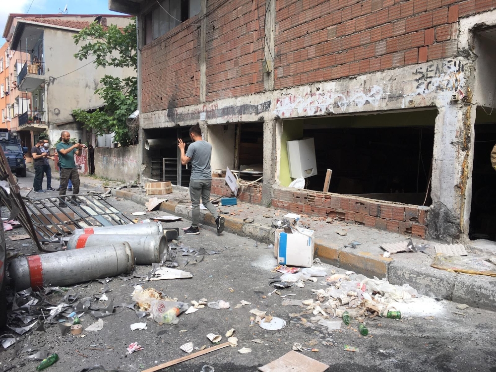 Beyoğlu’nda iş yerinde patlama: 6 yaralı