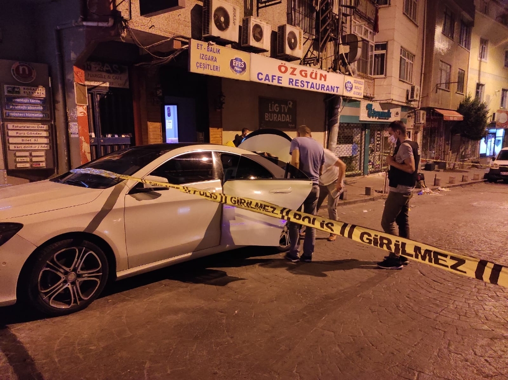 Beyoğlu’nda iş yerine ve lüks bir araca silahlı saldırı