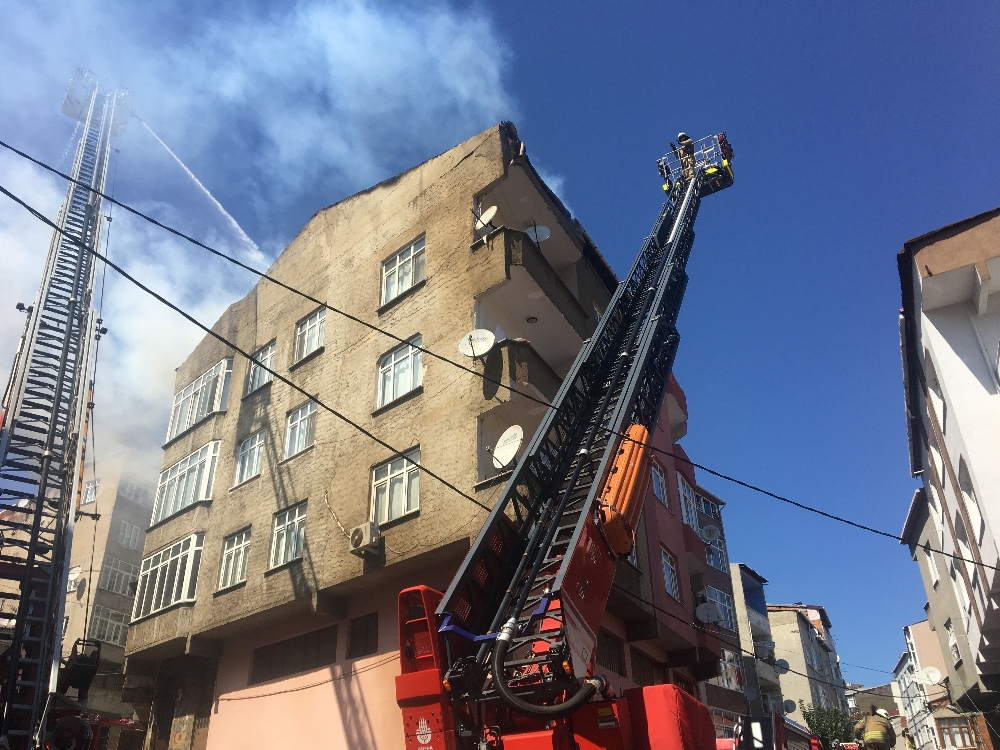 Beyoğlu’nda korkutan yangın