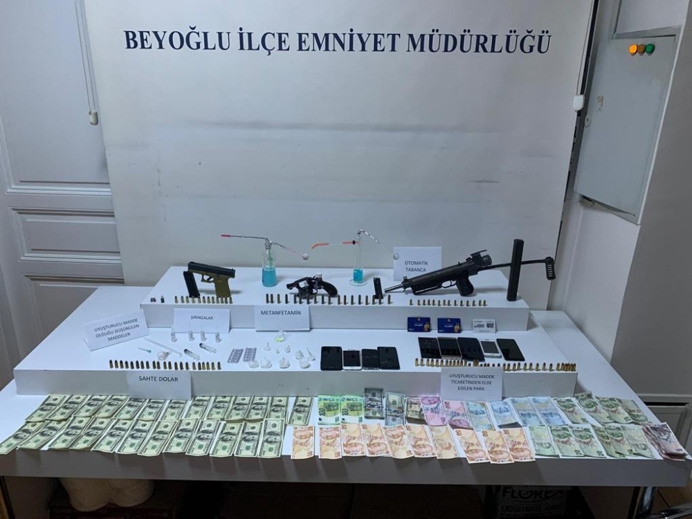 Beyoğlunda Narkotik Operasyonu 9 Gözaltı