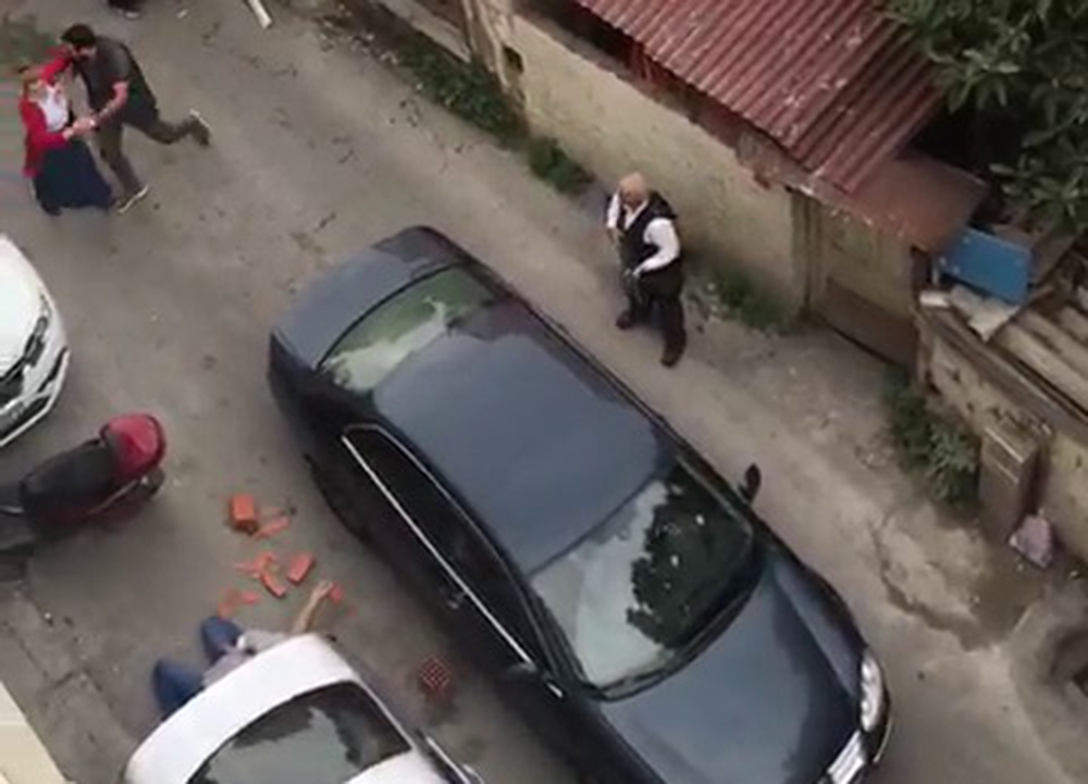 Beyoğlu’nda pompalı dehşeti kamerada: 1 ölü
