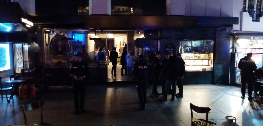 Beyoğlu’nda tatlıcıda parlayan tüp paniğe sebep oldu