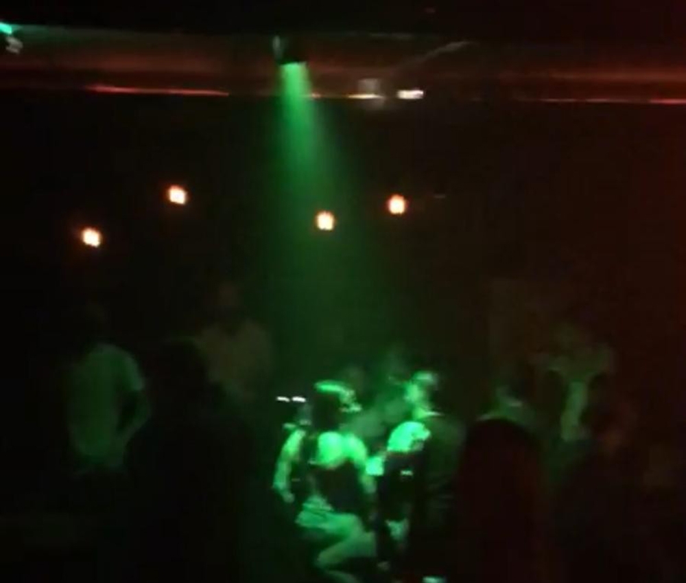 Beyoğlu’nda tedbirleri hiçe sayan kaçak gece kulübüne korona baskını