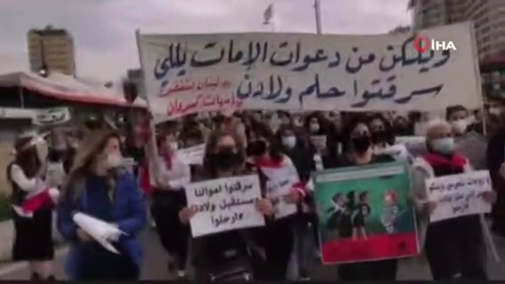 Beyrut Limanı’ndaki patlamada çocuklarını kaybeden Lübnanlı annelerden protesto