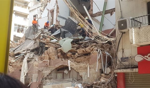 Beyrut’ta enkaz altında canlı olabileceği düşünülen binada çalışmalar durduruldu