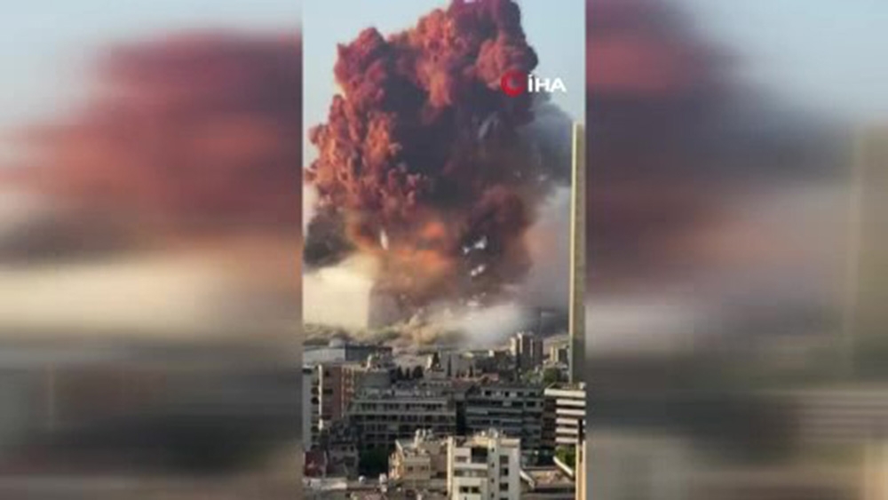 Beyrut’ta havai fişek deposunda şiddetli patlama