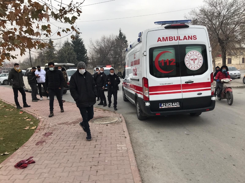 Bıçaklanan taksi şoförüne ilk müdahaleyi yolcusu yaptı