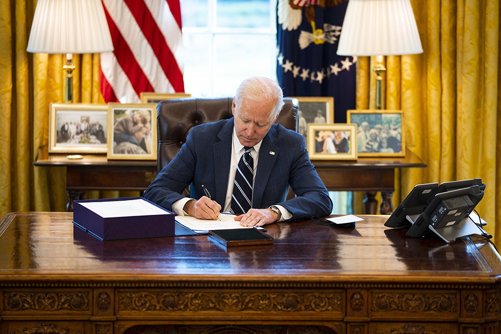 Biden, 1.9 trilyon dolarlık Covid-19 destek paketini imzaladı