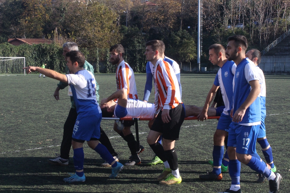 Bileği Kırılan Oyuncuya İlginç Müdahale