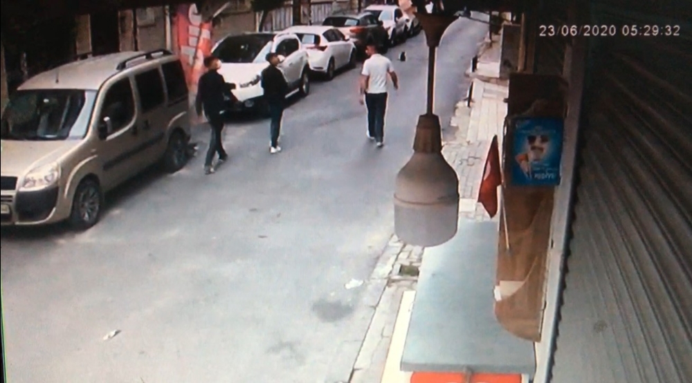 Bilgisayarları cam atarak çaldılar