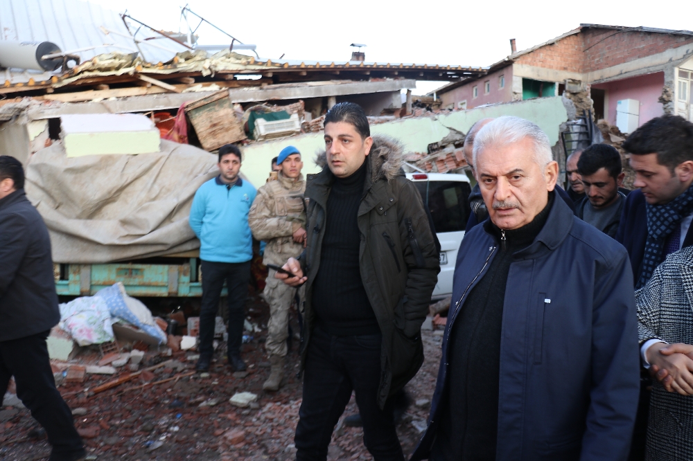 Binali Yıldırım deprem bölgesinde