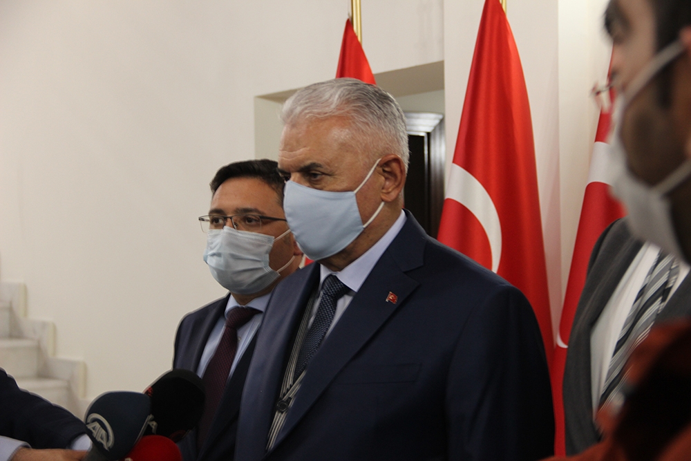 Binali Yıldırım: “Depremde 20 civarında yıkılan bina var”