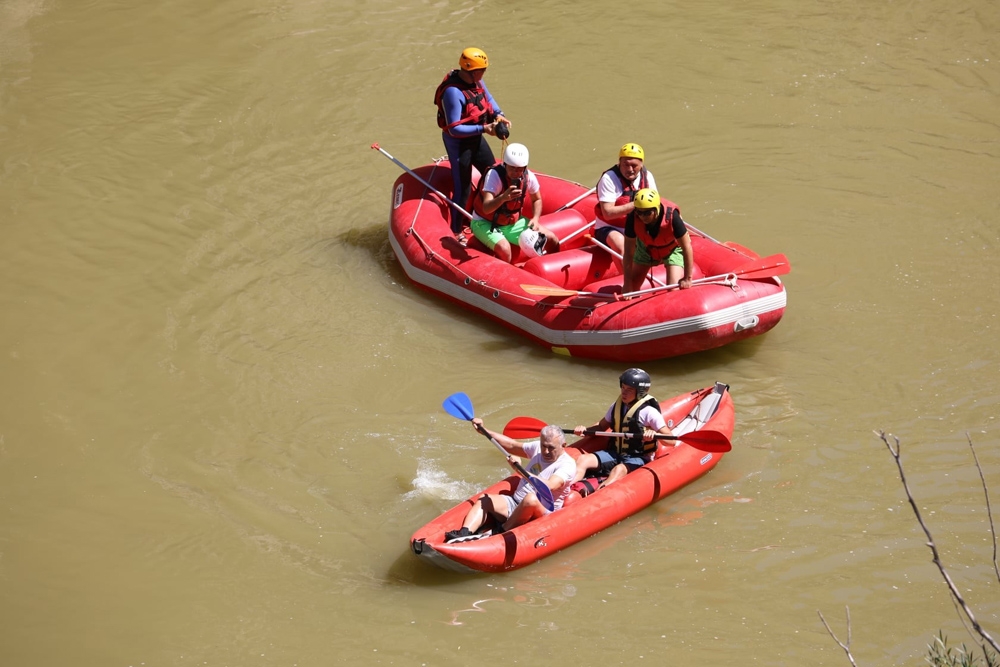 Binali Yıldırım Erzincan’da rafting yaptı