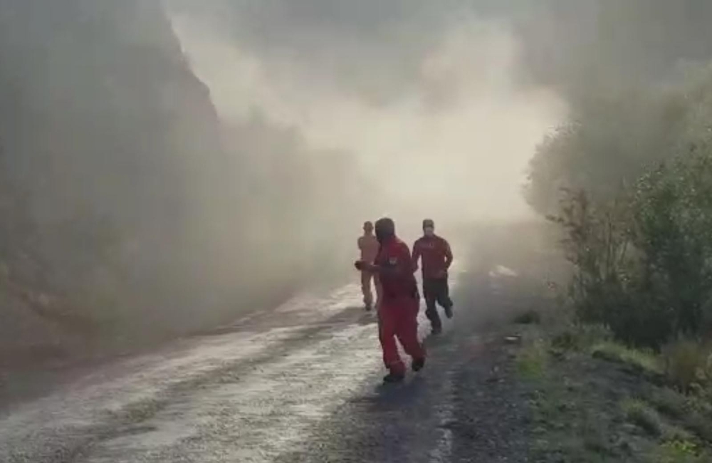 Bingöl’de artçı deprem sonrası heyelan anı kamerada