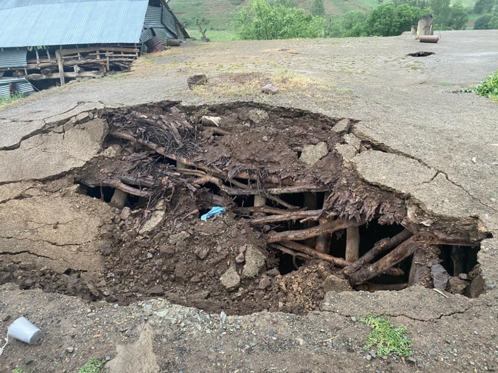 Bingöl’deki depremde iki köyde evler yıkıldı: 9 yaralı