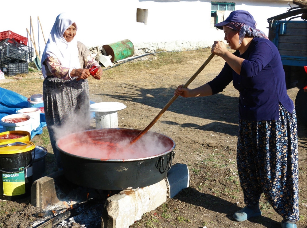 Bir Gün Uğraşıp Tüm Kış Boyunca Yiyorlar