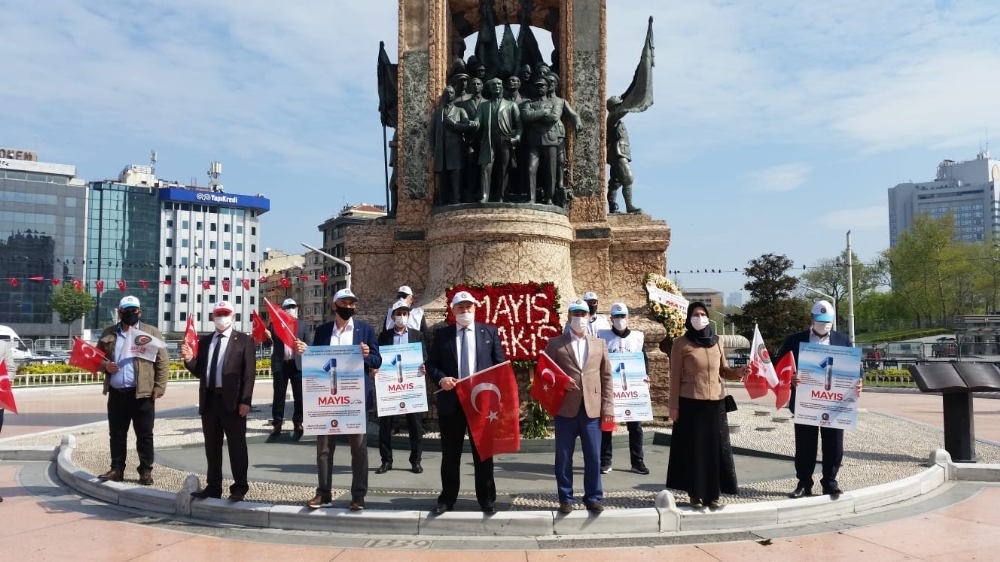 Birleşik Kamu İş Konfederasyonu Taksim’e çelenk bıraktı