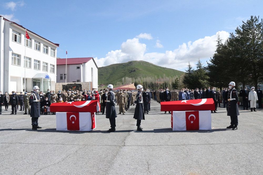 Bitlis şehitleri memleketlerine uğurlandı