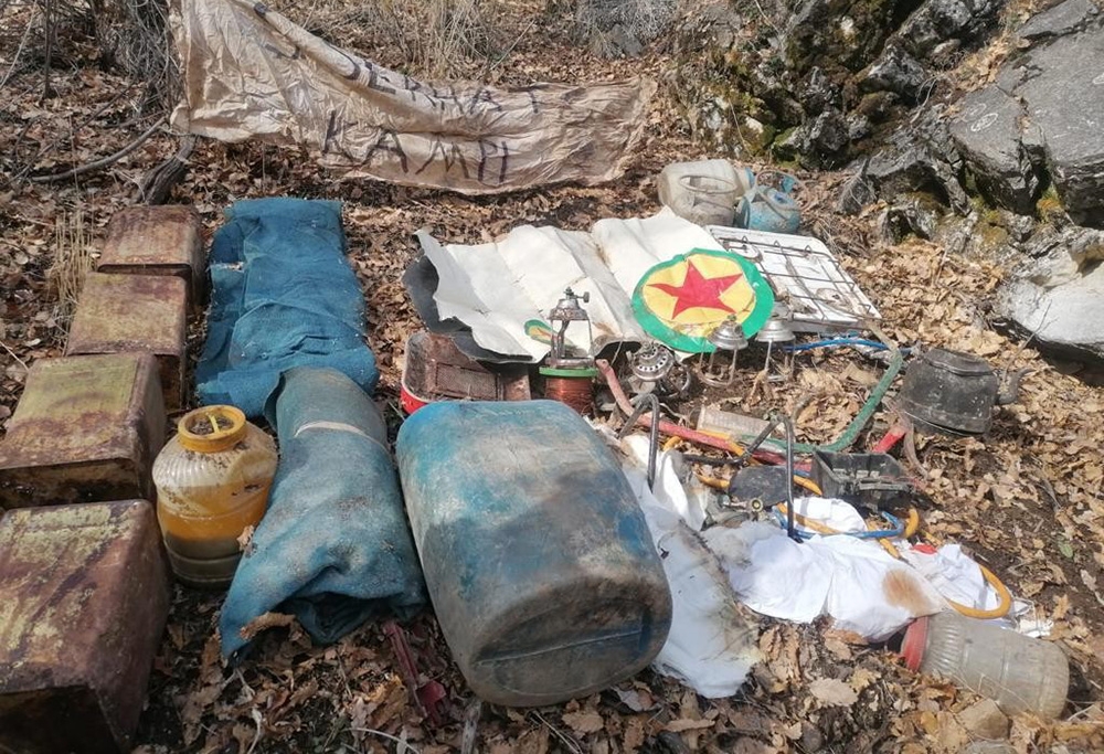 Bitlis’te 10 sığınak ile çok sayıda mühimmat ele geçirildi