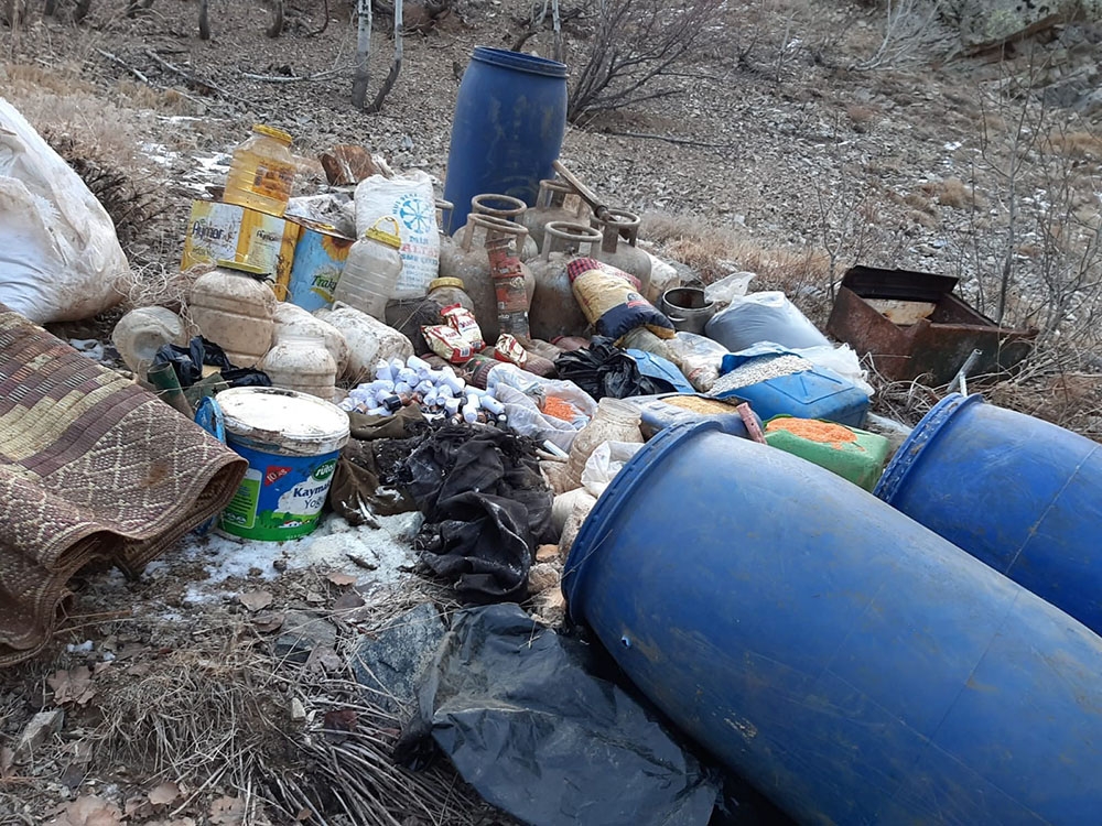 Bitlis’te patlayıcı yapımında kullanılan malzemeler ele geçirildi