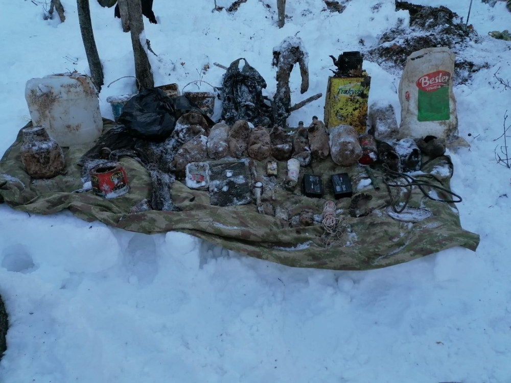 Bitlis’te terör örgütüne ait 8 sığınak ve 4 depo bulundu