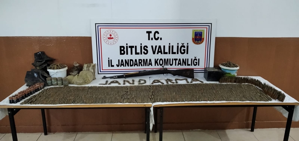 Bitlis’te teröristlere ait silah, kına ve ağda ele geçirildi