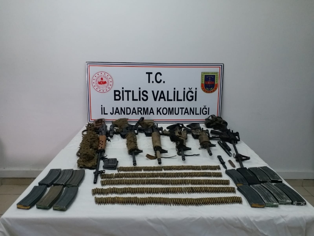 Bitlis’teki terör operasyonunda çok sayıda silah ve mühimmat ele geçirildi
