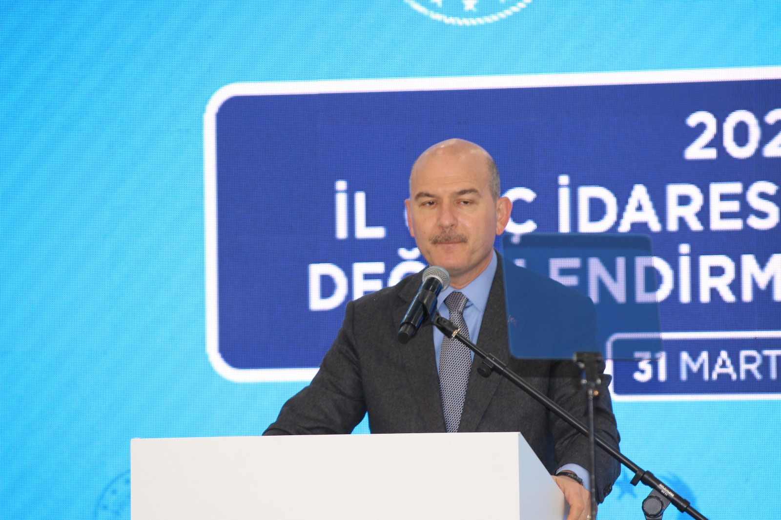 “Biz dünyanın en çok mülteci barındıran ülkesiyiz. Etrafımızda ateş çemberi var. Çatışma bölgeleri var”