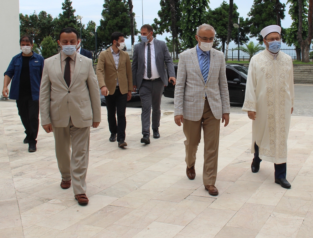 “Bizim gençliğimiz zincirler kırılacak, Ayasofya açılacak sloganlarını söyleyerek geçti”