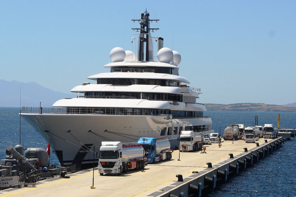 Bodrum’a gelen 2 milyar dolarlık yat, 3,5 milyon liralık yakıt aldı