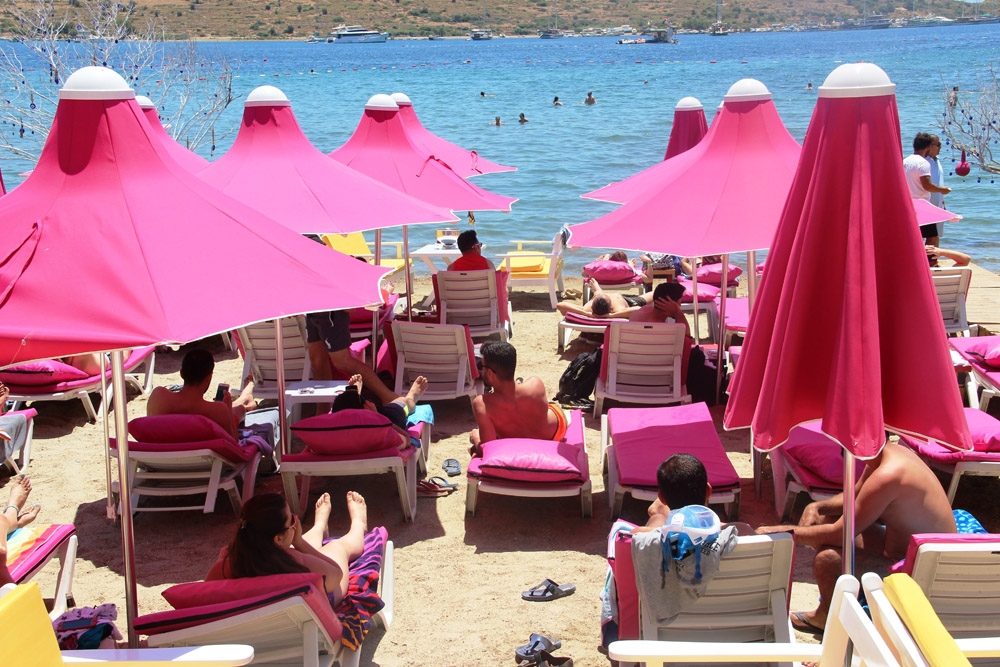 Bodrum’da şezlong fiyatı dudak uçuklattı