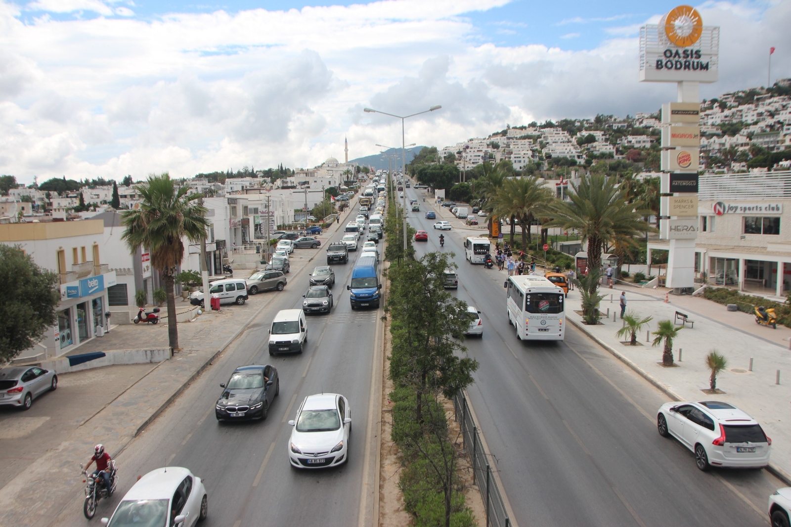 Bodrum’da trafik çilesi erken başladı