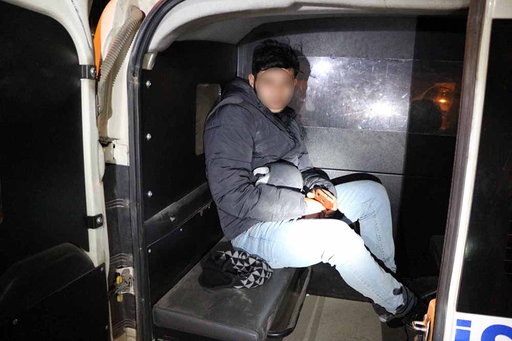 Bodrumda yakalanan ve askere gitmek istediğini söyleyen genç yoklama kaçağı çıktı