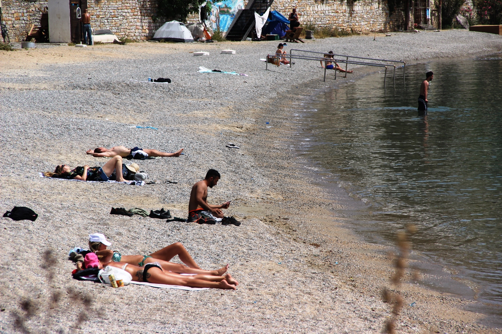 Bodrum’da yerli ve yabancı turistler sahillere akın etti