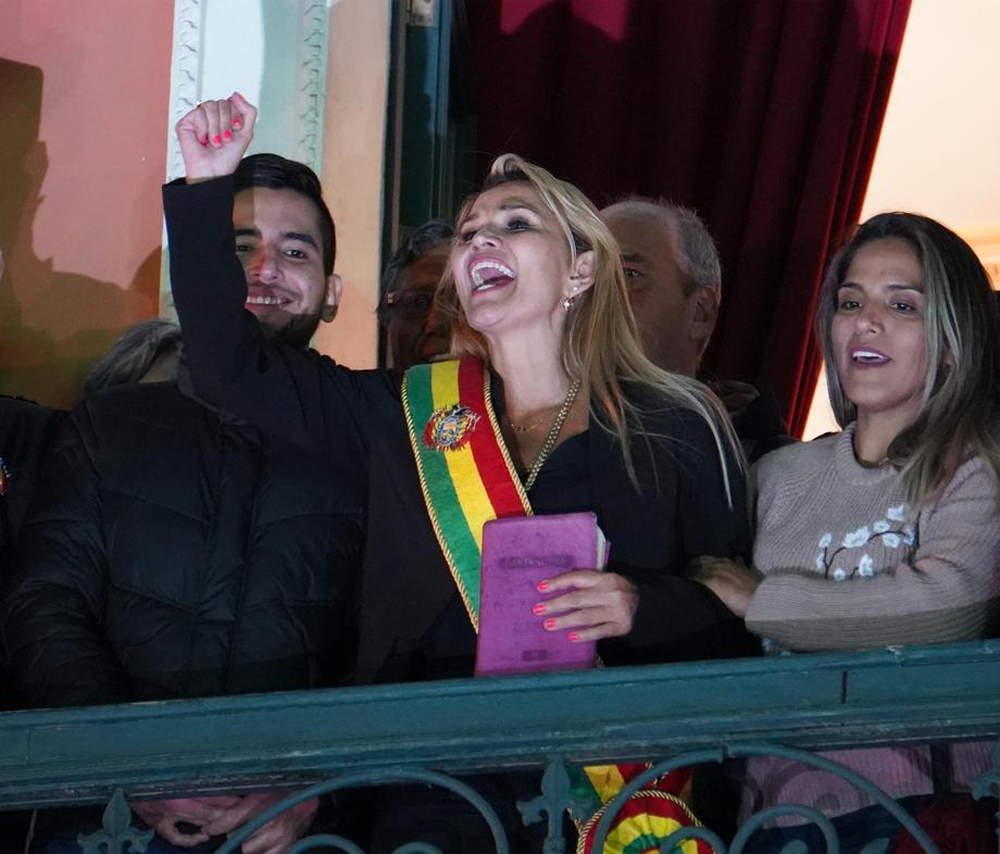 Bolivyanın Geçici Devlet Başkanı Oldu