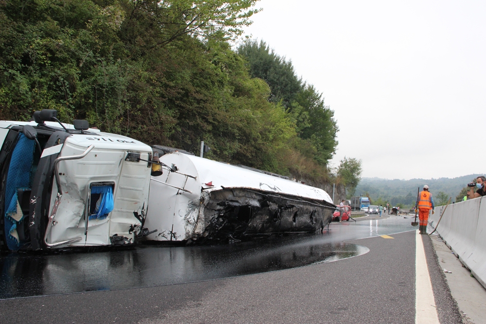 Bolu Dağı yolunda otomobille tanker çarpıştı