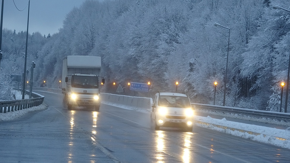 Bolu Dağı’nda kar yağışı etkili oldu