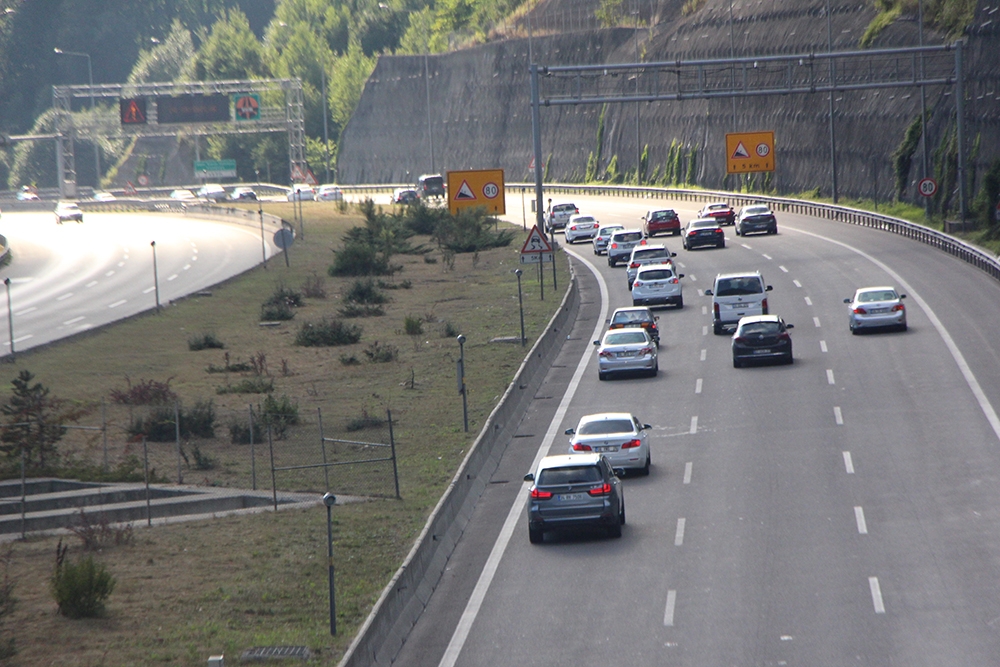 Bolu’da bayram tatili dönüşü TEM’de trafik yoğunluğu