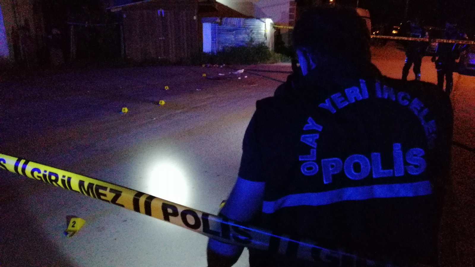 Bolu’da komşular arasında bıçaklı, silahlı kavga: 1’i polis 5 yaralı