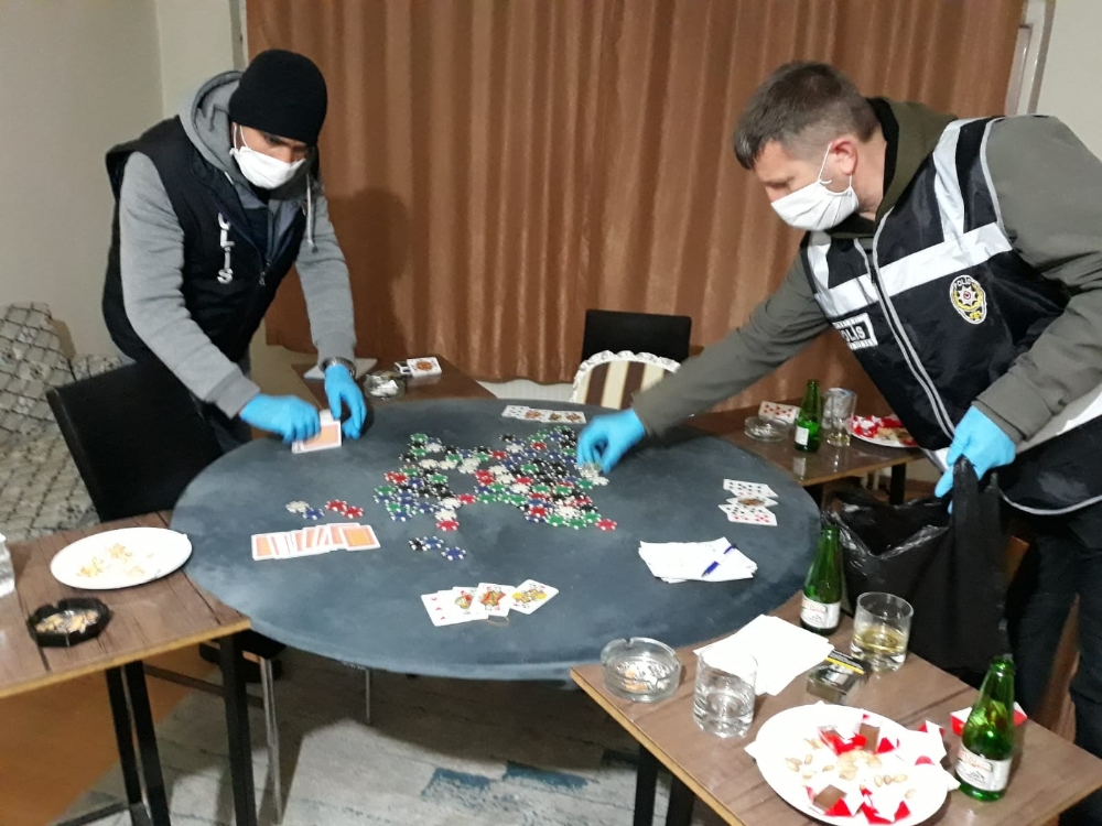 Bolu’da kumarhaneye çevrilen eve operasyon: 13 gözaltı